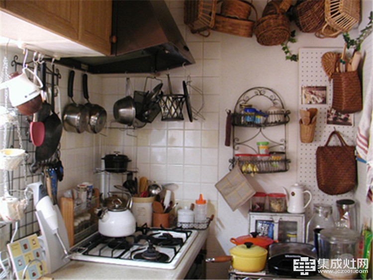 “轻装时代” 邦的集成灶为厨房做“减法”