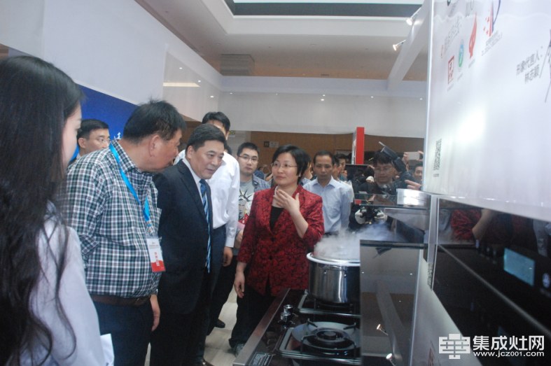 亿田集成灶引领第九届中国（嵊州）电机·厨具展览会