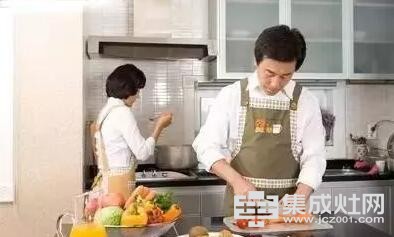 英伦罗孚集成灶：男人下厨房做饭是一种责任是一种爱