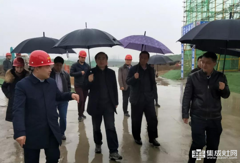双凤开发区管委会第一书记临培恩集成灶新工业园视察指导