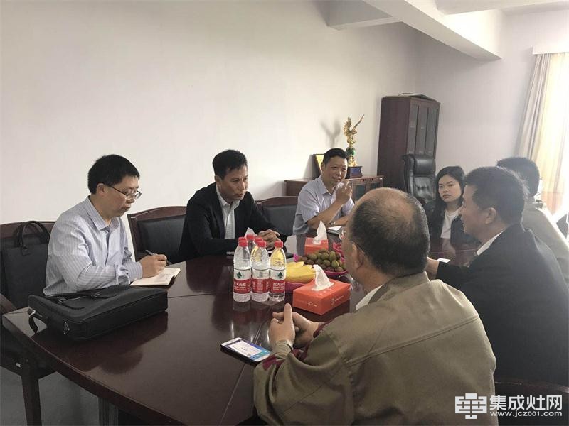 中国五金制品协会领导与优格集成灶共话厨电新未来