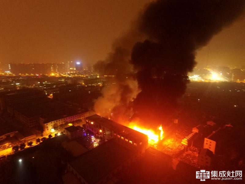 印尼知名购物中心煤气爆炸