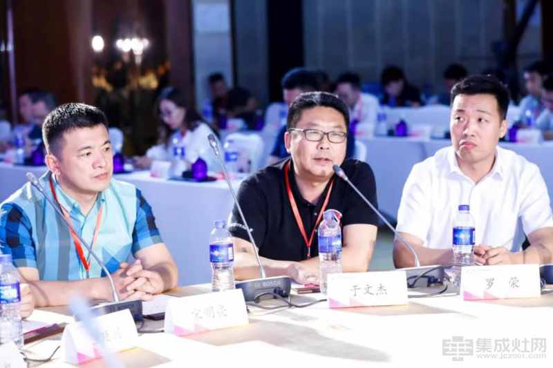 板川安全集成灶代表厨电行业出席2019第三届中国家居品牌大会 J20中国家居领袖圆桌峰会