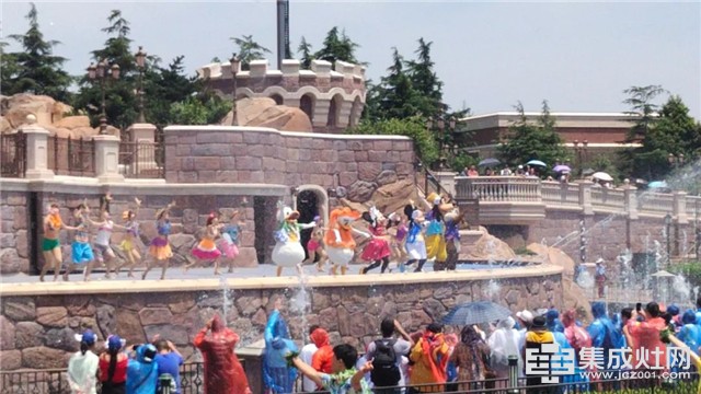  暑假全家总动员，金帝集成灶幸运客户畅游上海迪士尼 ！